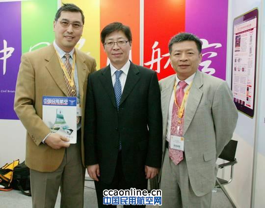 王志清副局长莅临《中国民用航空》网刊展台