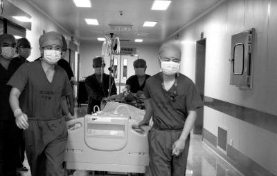 直升机爱心接力花费8万 通航企业处境尴尬