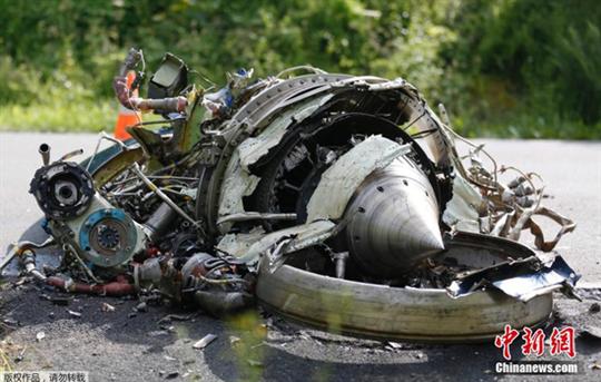 德国一小型飞机与战机相撞 人员伤亡尚不明确