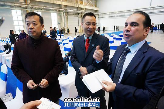 华晨卡伊卡诺向马汉航空交付50辆机场摆渡车