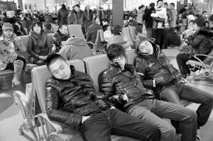 大雾袭蓉 B747成都机场上空盘旋半小时降不下来