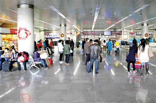 受大雪天气影包头机场昨日滞留350余名旅客