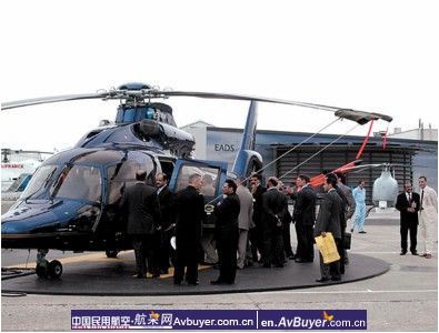 EC135警用直升机训练飞行 将保卫上海天空