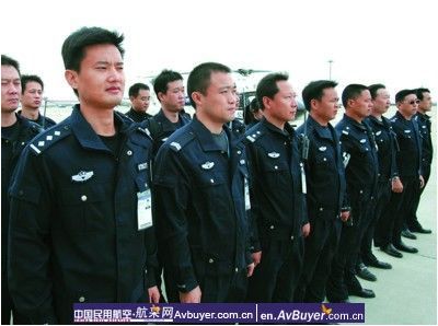 EC135警用直升机训练飞行 将保卫上海天空