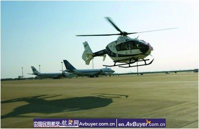 EC135警用直升机训练飞行 将保卫上海天空
