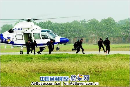 公安部:警用航空必要时可实施空对地武装对抗
