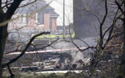 英国私人飞机居民住宅区坠毁 5人丧生