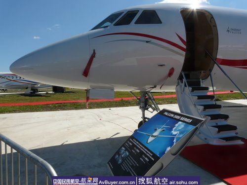 达索猎鹰2000公务机亮相范堡罗航展