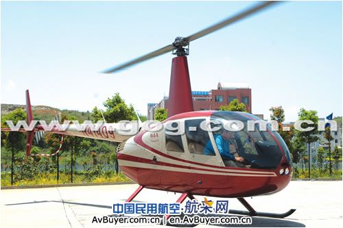 贵阳出现首架私人直升机 飞行驾照要几十万