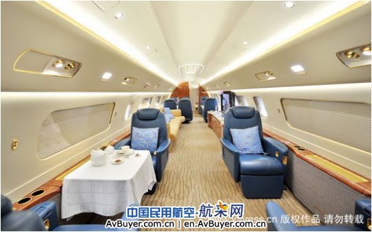 世界最顶级喷气公务机“世袭1000”首降成都