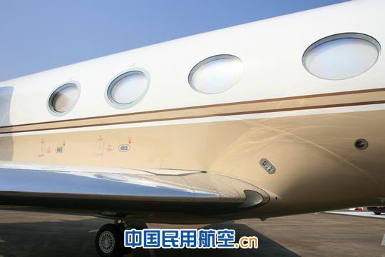 北京航空携大白熊公务机亮相ABACE2012