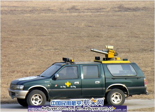 伊宁机场驱鸟工作科学严谨 保障飞行安全