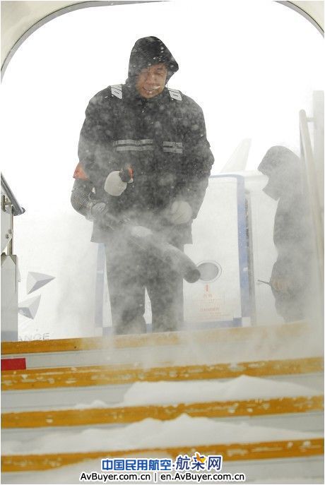 国航全力做好2010年首场大雪航班保障