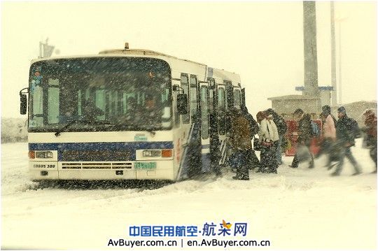 国航全力做好2010年首场大雪航班保障