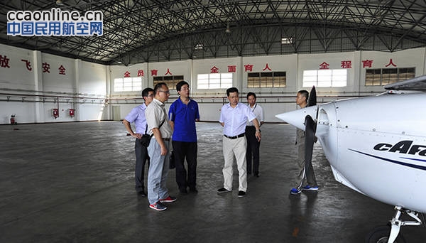 中航工业通飞董事长王广亚到民航飞院调研
