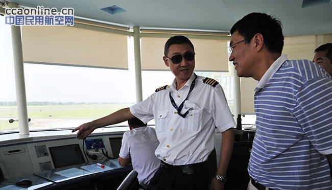 中航工业通飞董事长王广亚到民航飞院调研