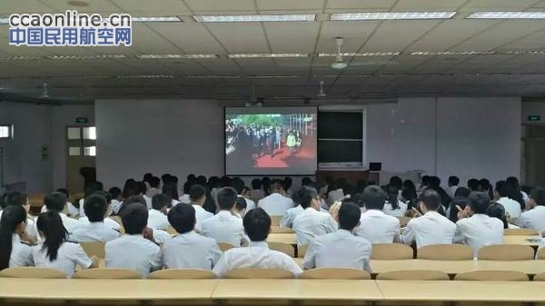 中国民航大学：开学第一课观看大阅兵