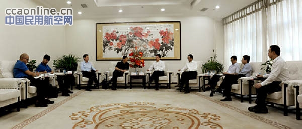 中航油集团董事长周明春会见西藏区局局长李汉成