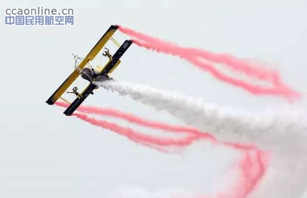 中航工业爱飞客为小小“飞行员”圆梦