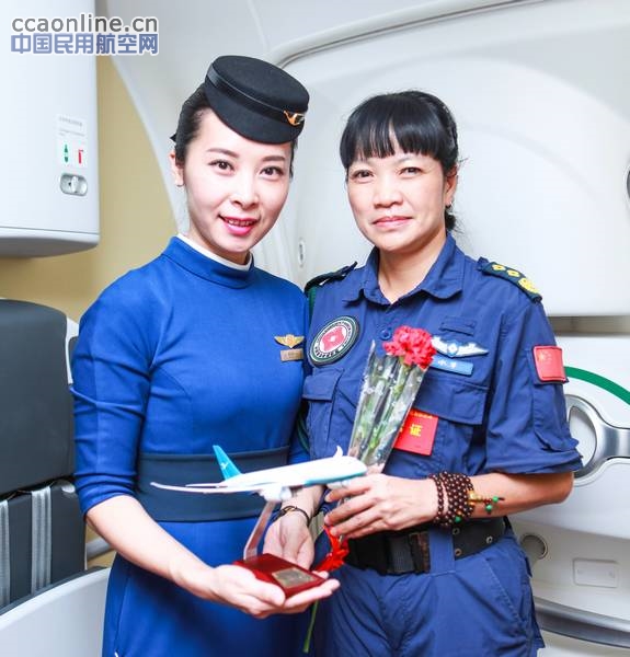 厦航圆满完成全国道德模范航班保障