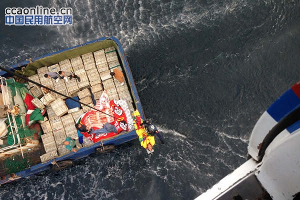 北一飞大连基地成功救助一名重伤船员