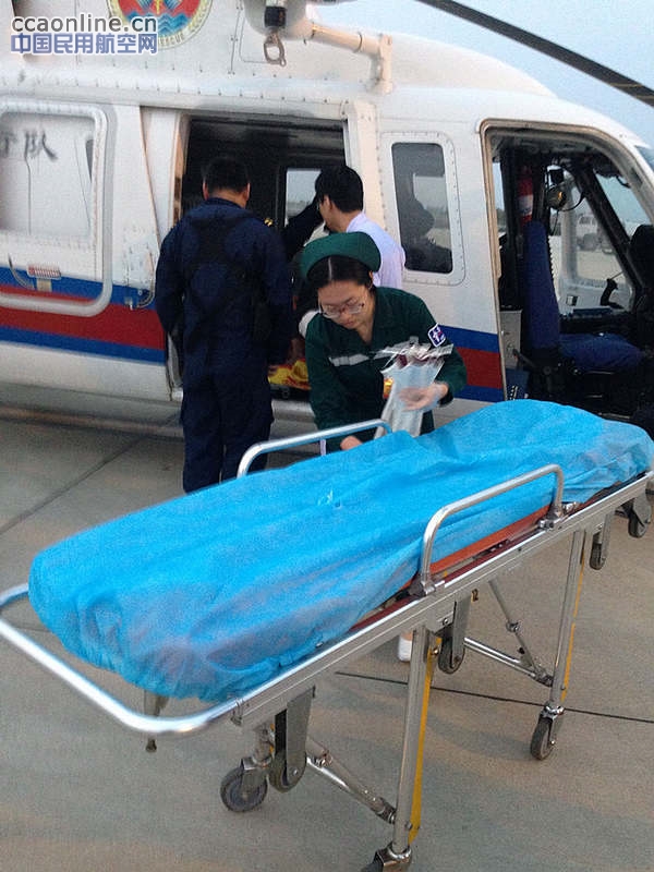 北一飞大连基地成功救助一名重伤船员