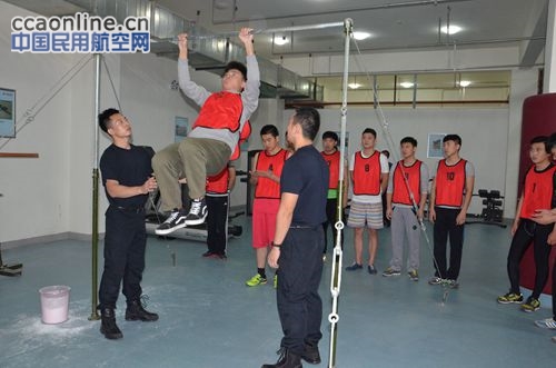 体能测试成男生应聘安全员和乘务员的“分水岭”