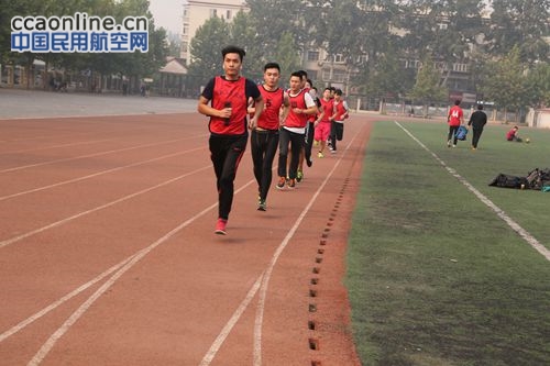 体能测试成男生应聘安全员和乘务员的“分水岭”