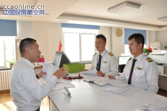 东航青岛飞行部吴相伟机长单飞成功