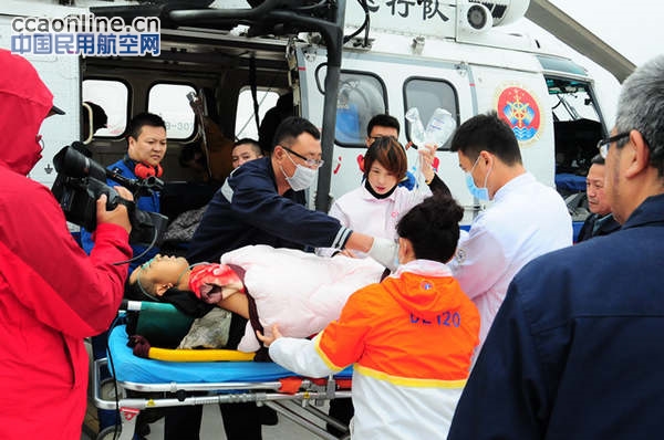 北一飞出动两架直升机搜救东营翻船落海渔民