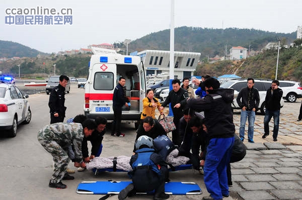 北一飞出动两架直升机搜救东营翻船落海渔民