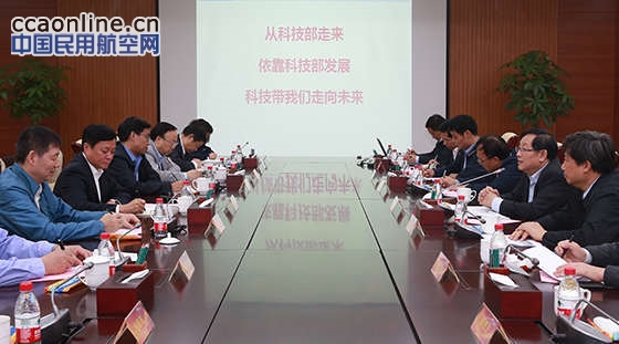 科技部部长万钢到中国商飞调研