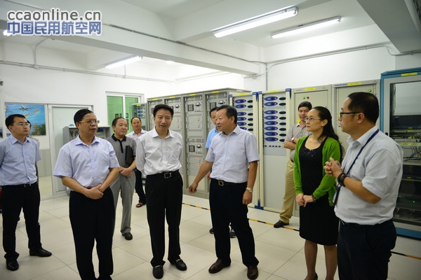 民航纪检组组长梁潮平到三亚空管站调研