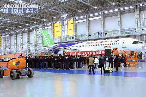 浙江鼎力智能高空作业设备助力C919大飞机