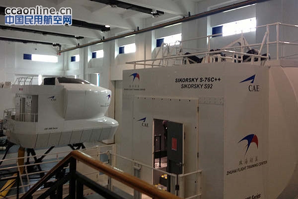 东二飞西科斯基S76飞行员在珠海翔翼完成模拟初训