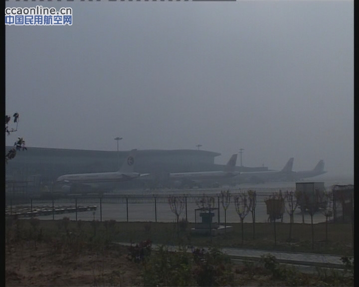 东航西北运控部全力以赴应对大雾航班影响