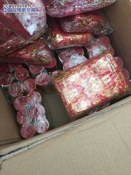 伊宁机场及时查获旅客携带烟花爆竹违禁品乘机