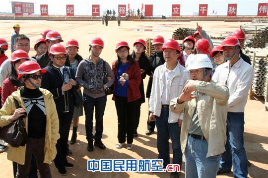 昆明机场机关联合支部组织员工参观昆明新机场