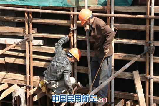 昆明机场机关联合支部组织员工参观昆明新机场