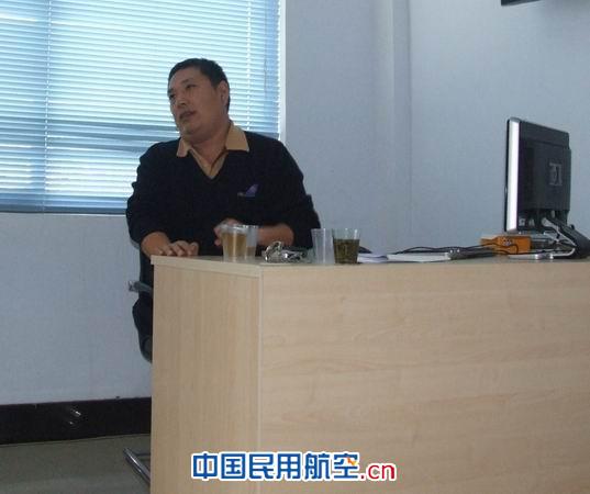 刘现阁教员在和大家聊阳光心态 南航河南分公司飞行部特邀专家探讨阳光心态