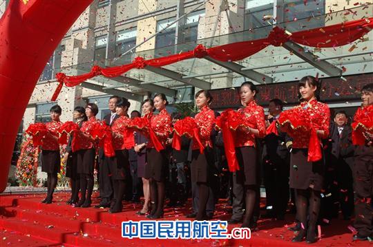 东航北京分公司隆重集会庆祝办公楼新址乔迁