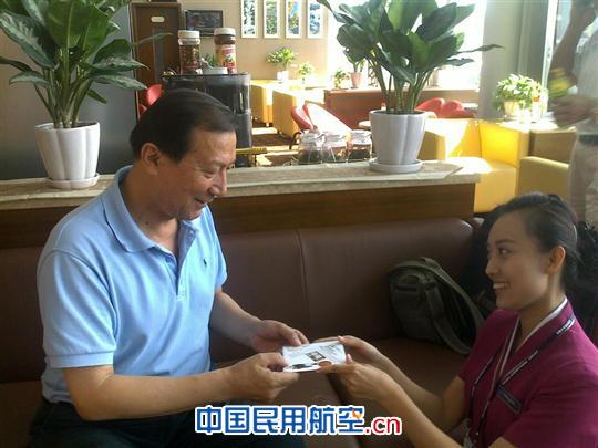 迎双节送温馨——记南航新疆分公司高端客服室