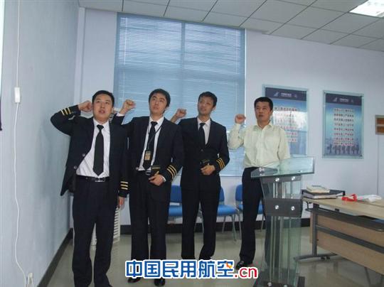 南航河南分公司机长首聘仪式9月25日隆重举行