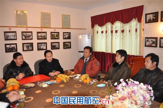 贵州空管分局纪委书记一行慰问黔西导航台职工