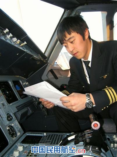 放飞梦想：东航西北飞行员杨超首次航线飞行
