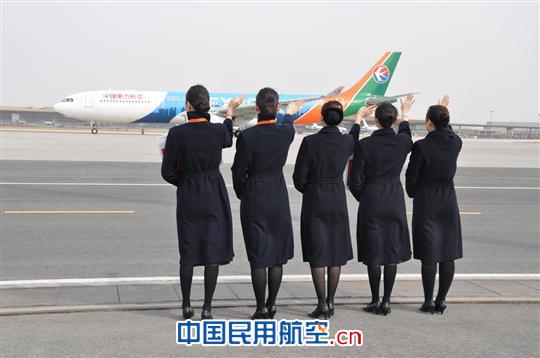 东航北京“服务前移”保障两会代表返程