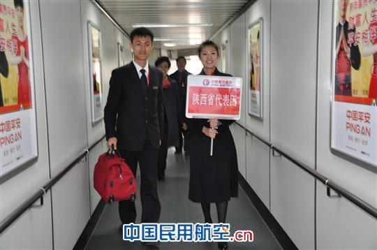 东航北京“服务前移”保障两会代表返程