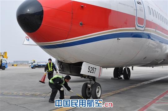 东航北京“服务前移”保障两会代表返程