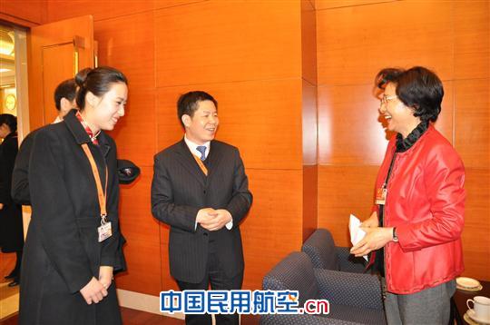 东航北京“服务前移”保障两会代表返程