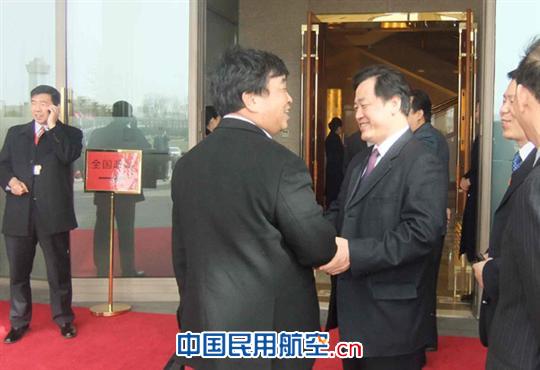 东航北京地服部做好“两会”代表离京保障